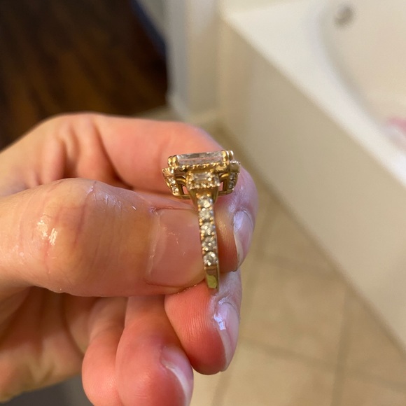 Moissanite and diamond engagement ring - Picture 4 of 10